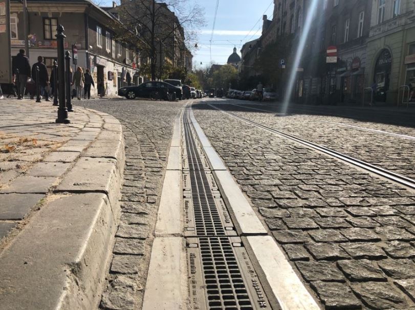 Системи зовнішнього лінійного водовідведення hauraton