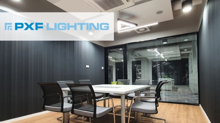 Oświetlenie PXF Lighting w sali konferencyjnej w biurze