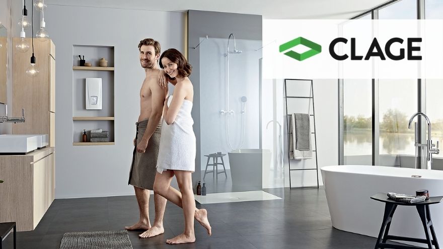 Para w nowoczesnej łazience z podgrzewaczem do wody Clage
