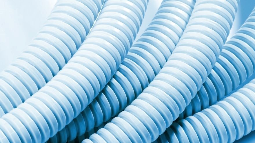 Niebieskie rury osłonowe do kabli z HDPE Qsystems
