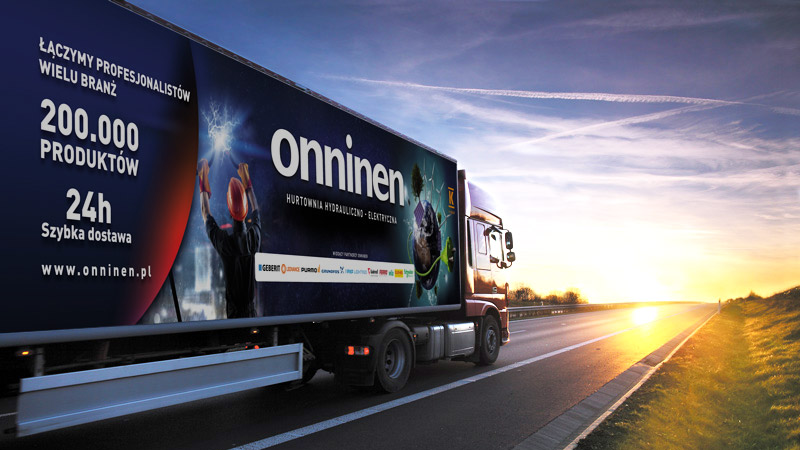 Ciężarówka dostawcza hurtowni Onninen na autostradzie