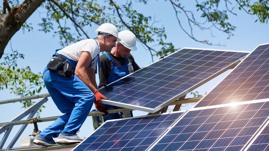 Installation of additional photovoltaic panels on the roof of the building