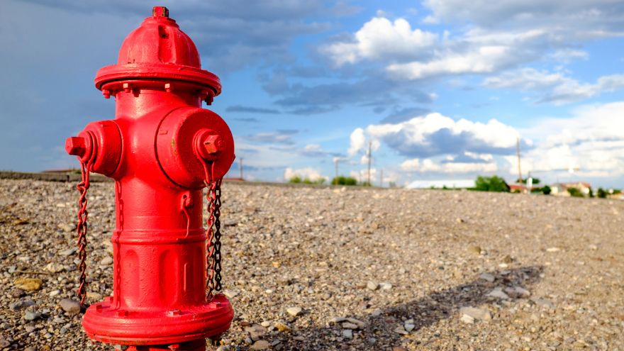 Czerwony hydrant zewnętrzny