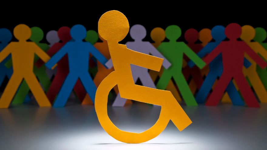 Panneau de handicap coloré