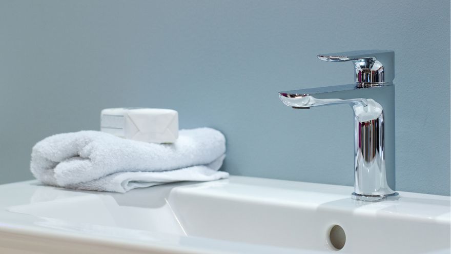 Змішувач для умивальника