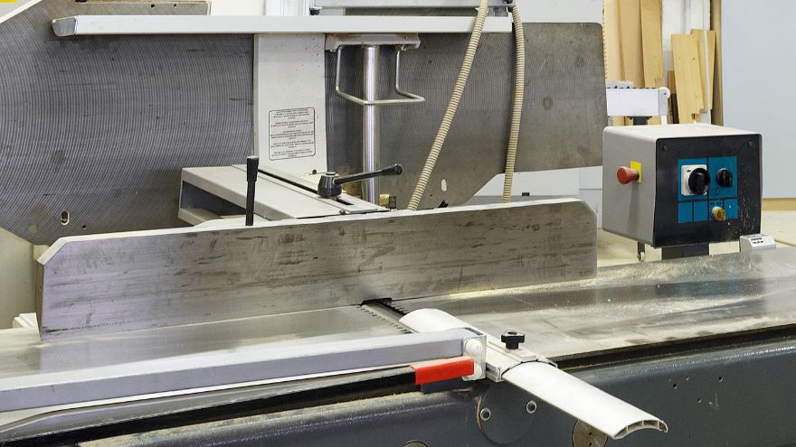 Промисловий стругальний верстат на лісопильні Heblarka przemysłowa w tartaku