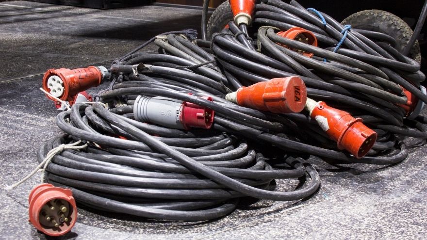 Rallonges électriques avec prises de courant au sol Przedłużacze siłowe z gniazdami siłowymi na ziemi