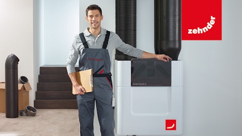 Instalator z wentylacją Zehnder i rurami wentylacyjnymi