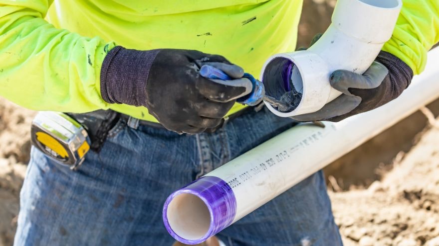 Wer schon einmal PVC-Rohre in einem Abwassersystem angeschlossen hat, ohne die Dichtungen zu schmieren, wei, was Widerstand bedeutet. Auch wenn sich das Rohren - Onninen-Grohndler Wer schon einmal PVC-Rohre in einem Abwassersystem angeschlossen hat, ohne die Dichtungen zu schmieren, wei, was Widerstand bedeutet. Auch wenn sich das Rohren - Onninen-Grohndler