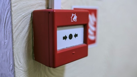 Przeciwpożarowy wyłącznik prądu na ścianie w budynku