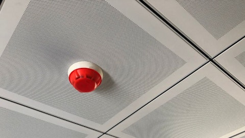 Sirena acustica a sistemului de alarma pe tavan in birou
