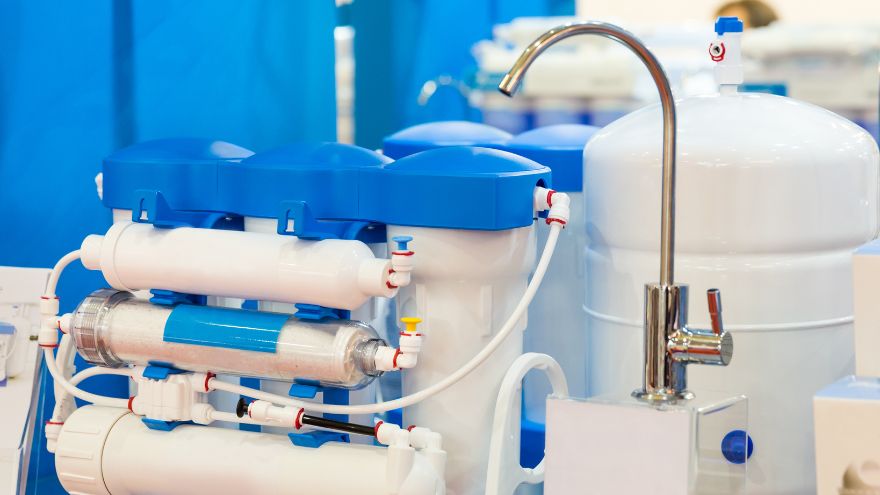 Bateria kuchenna z filtrami i systemem oczyszczania odwróconej osomzy