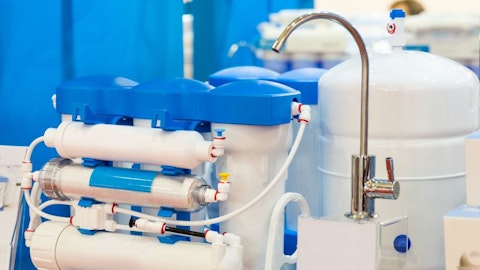 Bateria kuchenna z filtrami i systemem oczyszczania odwróconej osomzy