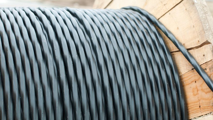 Kabel elektryczny w gumowej izolacji na bębnie z klasą szczelności