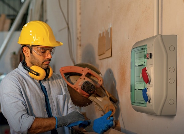 instalator-zaklada-rekawiczki-do-montazu-rozdzielnicy-schneider-electric.jpg