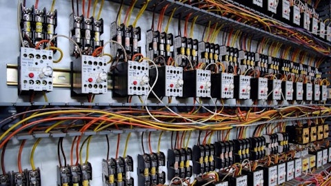 Duża szafa rozdzielcza elektryczna do przemysłu z aparaturą modułową