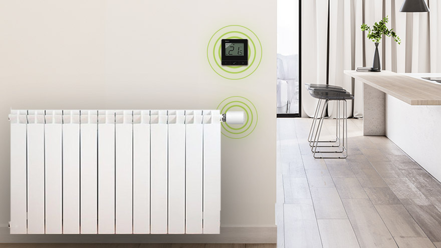 Regulator temperatury ENGO zamontowany na ścianie