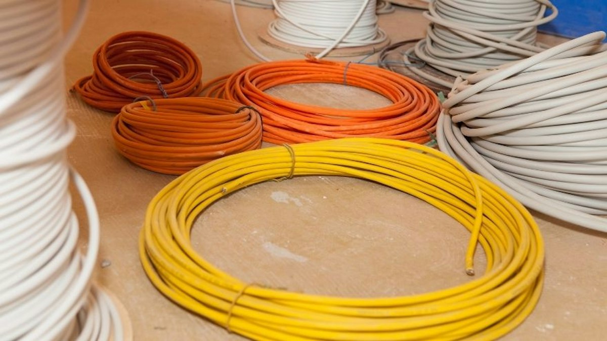How to connect a branch to a live earth cable? - Onninen Wholesale