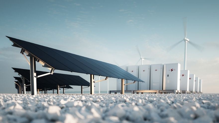 Panele fotowoltaiczne z magazynami energii i turbinami wiatrowymi w instalacji elektrycznej