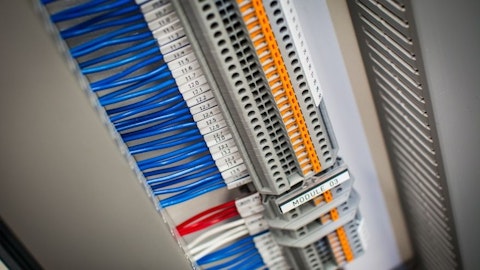 Instalacja elektryczna rozdzielnicy 3-fazowej w obwodzie napięciowym