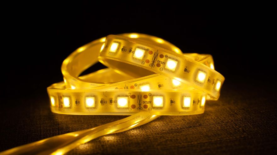 Włączona tasma LED zawinięta