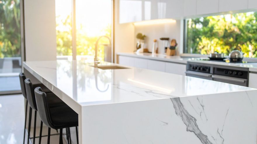 Сучасна кухня з накладною мийкою