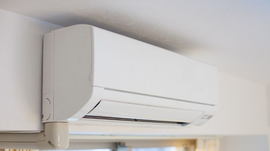 Кондиціонер, розміщений біля стелі