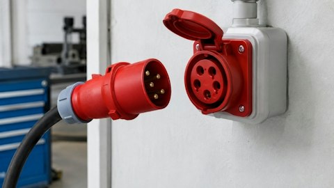 Zasilanie urządzeń trójfazowych - kiedy potrzebne jest gniazdo 16A 5P
