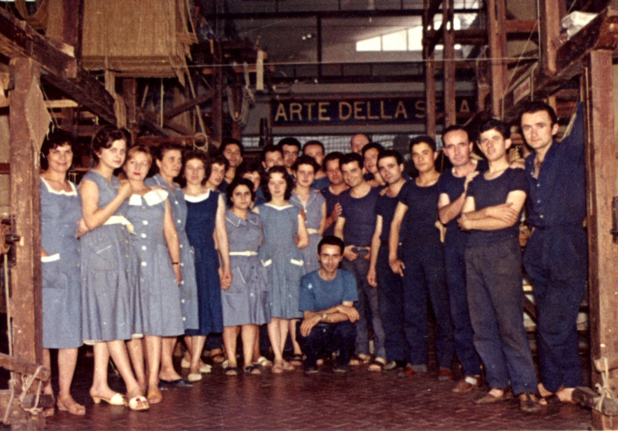 Tessitori e tessitrici Manifattura Arte della Seta Lisio, Firenze - via Benedetto Fortini 143.