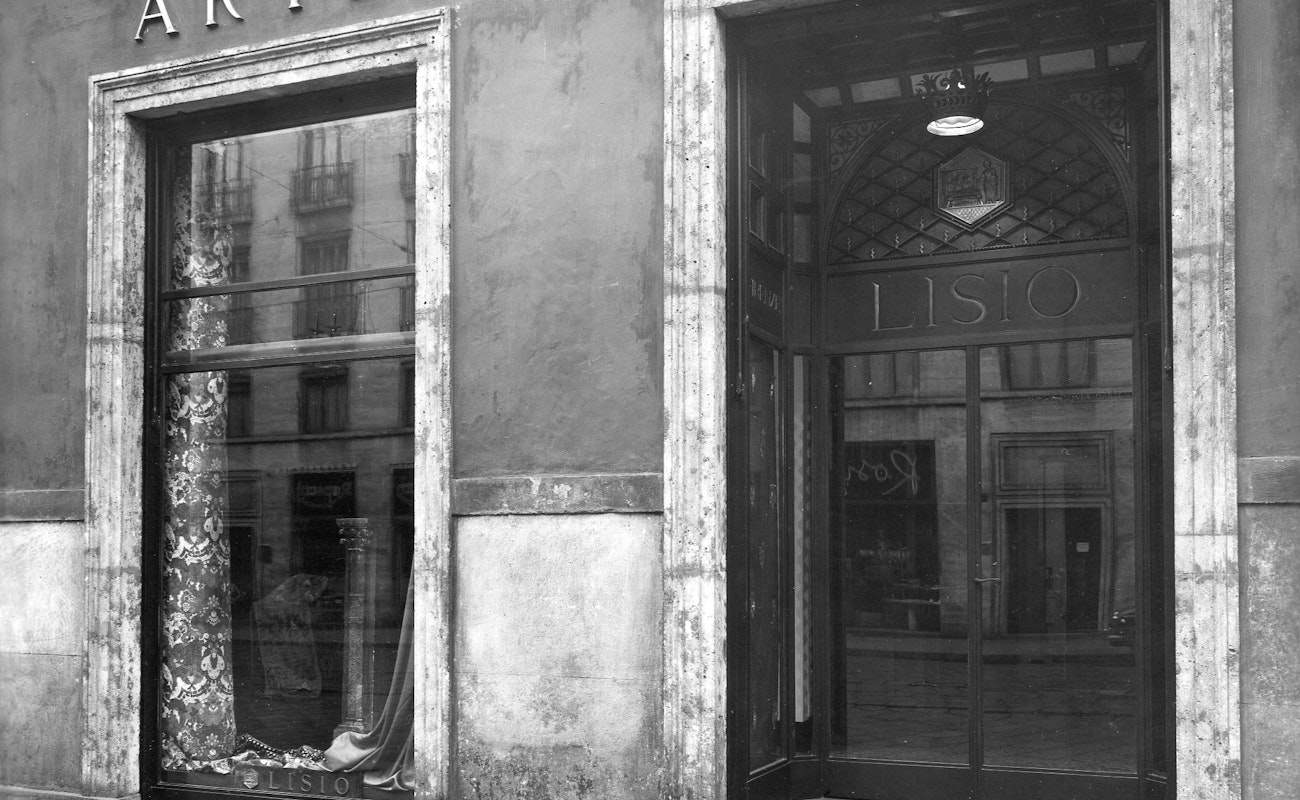 1510314695 milano negozio lisio via manzoni 41 ingresso 1955