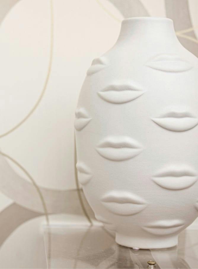 lip art on a vase