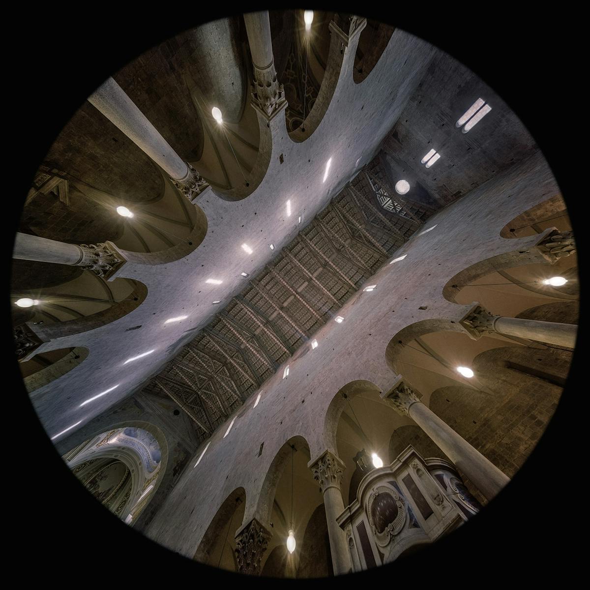 Nave - San Zeno Catherdal