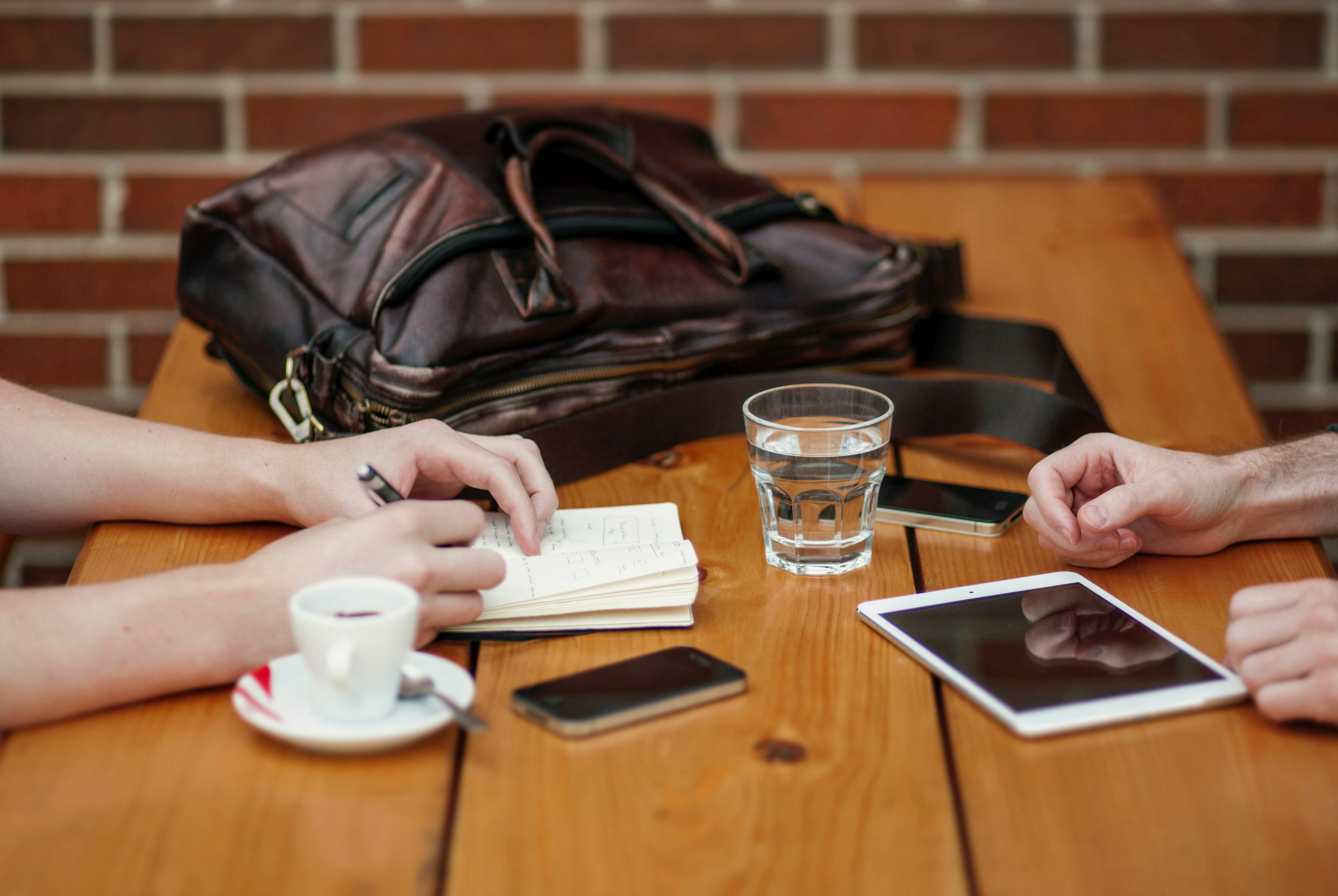 Meeting at cafe