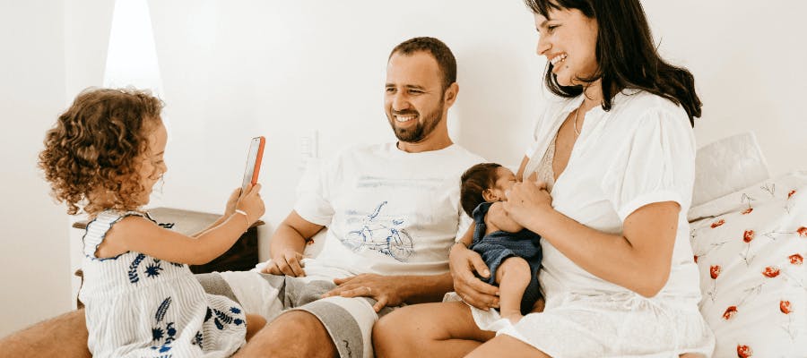 Working parents now receive five weeks’ parent’s leave hero image