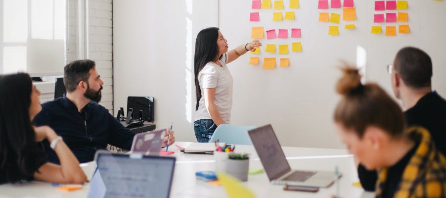 Six easy ways to champion team communication hero image
