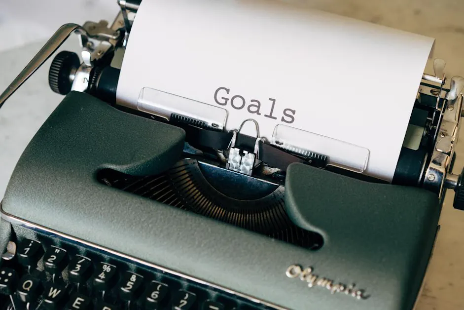 The word goals written on an old typewriter