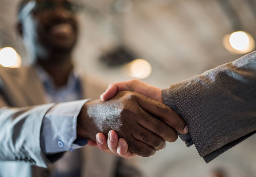 two people shaking hands after an introduction to the business