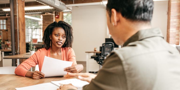 An employee and manager in a 1 to 1 meeting