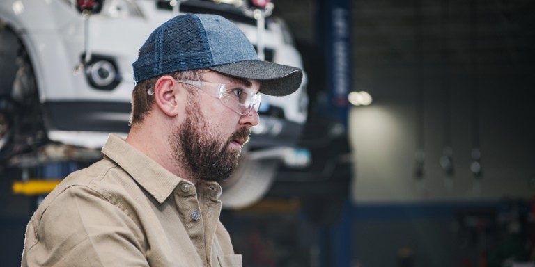 Eye protection at work Close-up of a worker's face wearing safety glasses, emphasising the importance of eye protection at work.