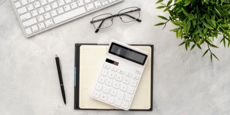 Calculator and calendar used to calculate annual leave allowances
