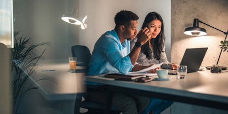 Managed vs manual payroll Business owners choosing the right payroll solution for their business