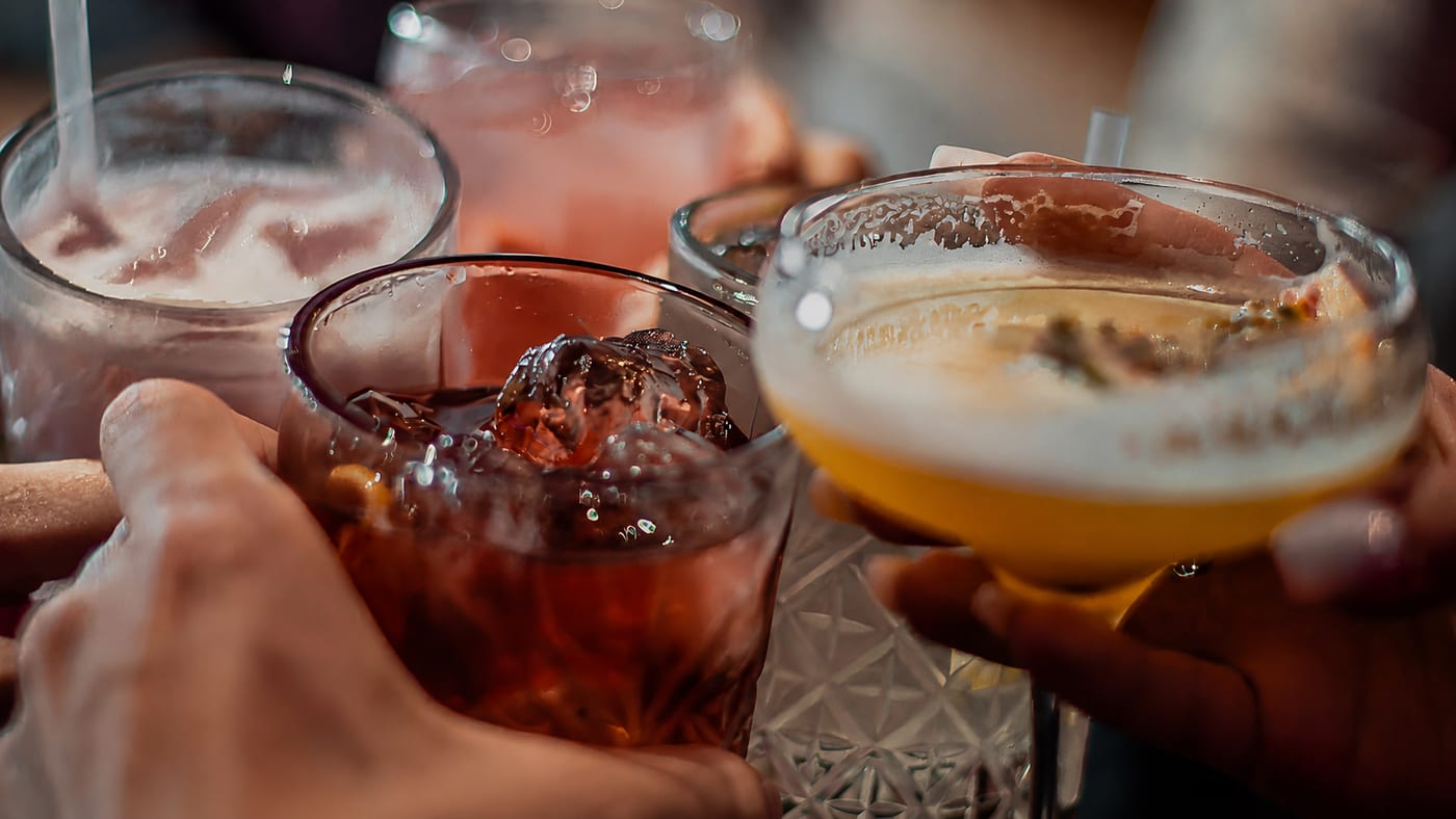 Friends clinking cocktail glasses