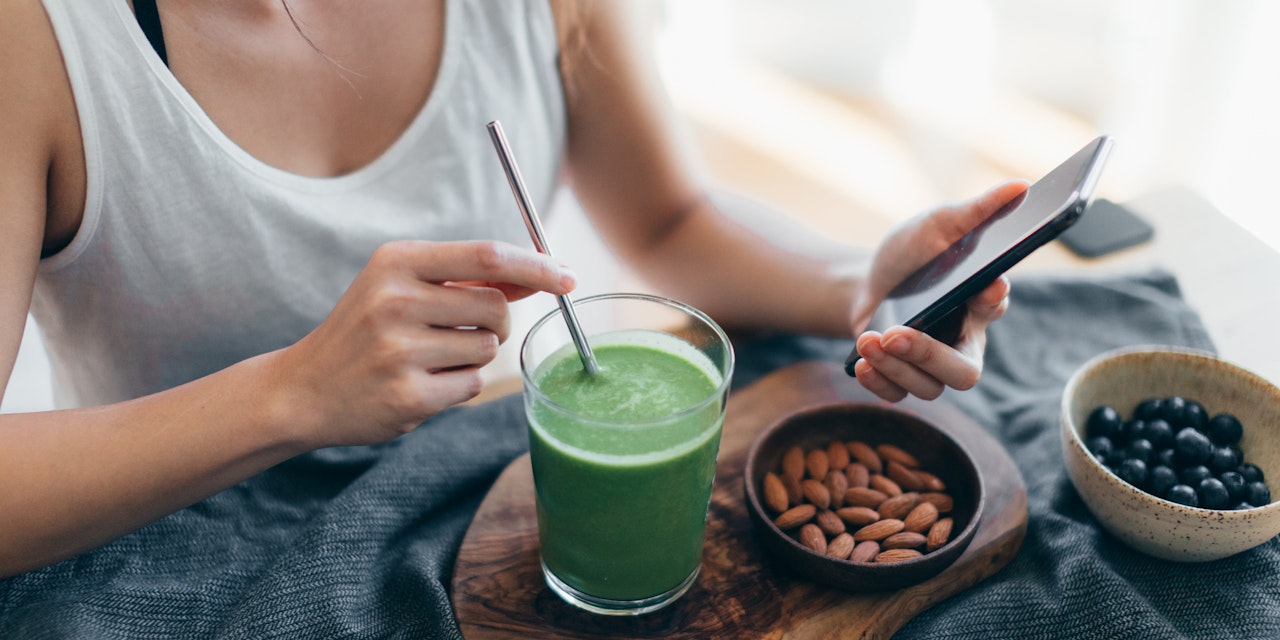 Woman tracking her breakfast meal on Lifesum
