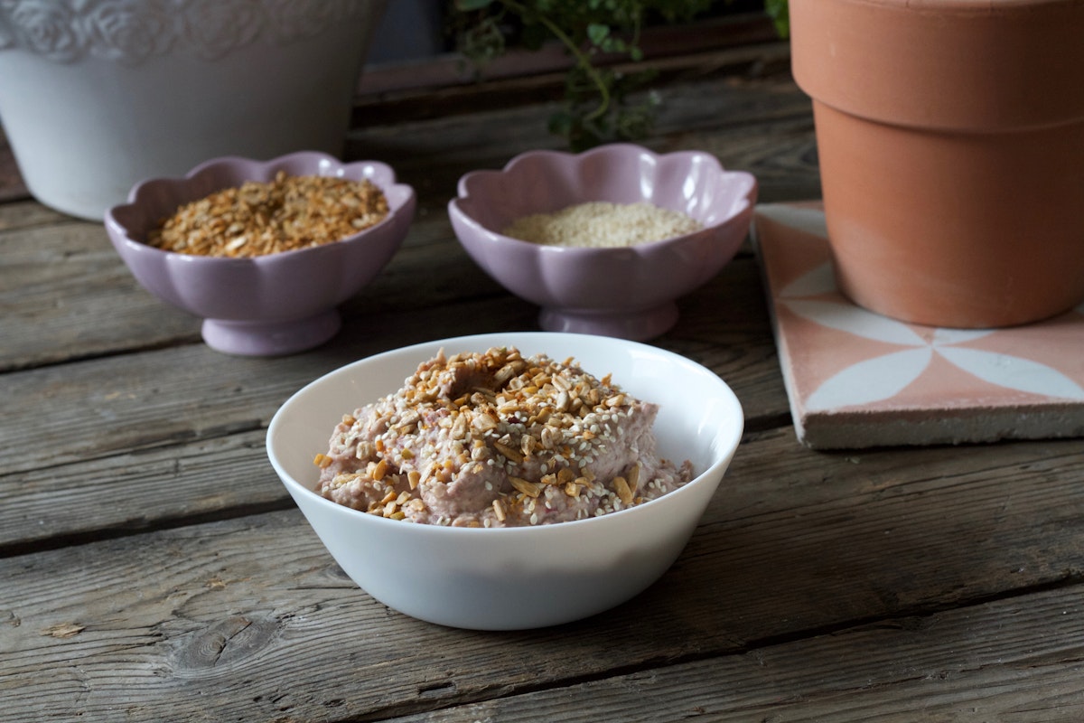 White & Kidney Bean Dip with Seed Topping Lifesum