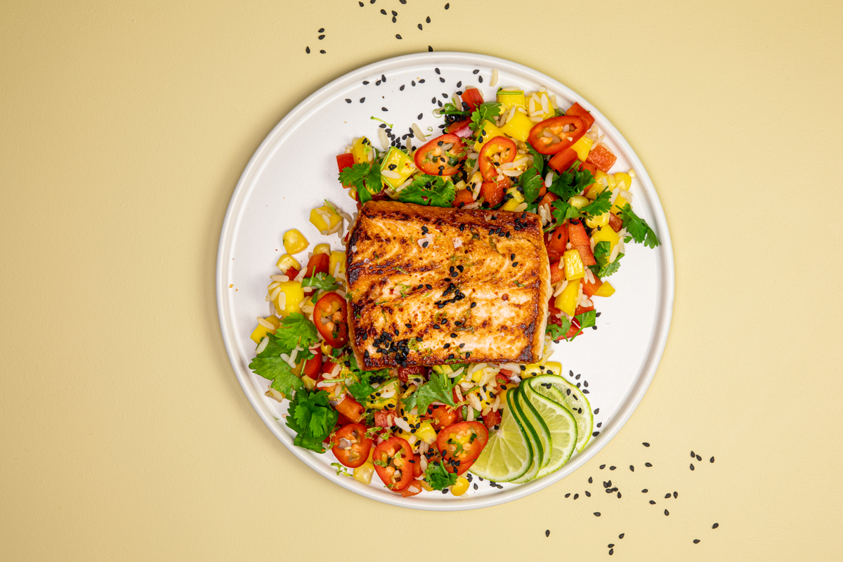 Seared salmon and mango salad<!-- --> - Lifesum