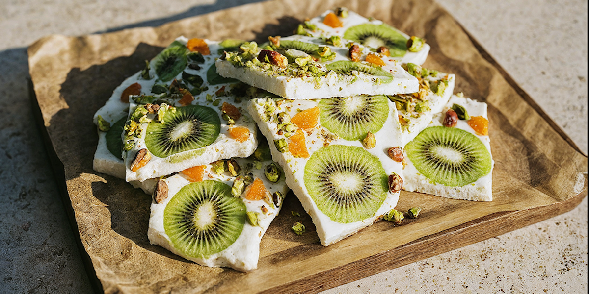 Vanille-Joghurt-Riegel mit Kiwi, Aprikosen und Pistazien