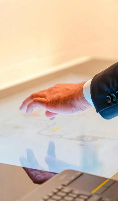 tavolo touchscreen per simulazioni mediche avanzate