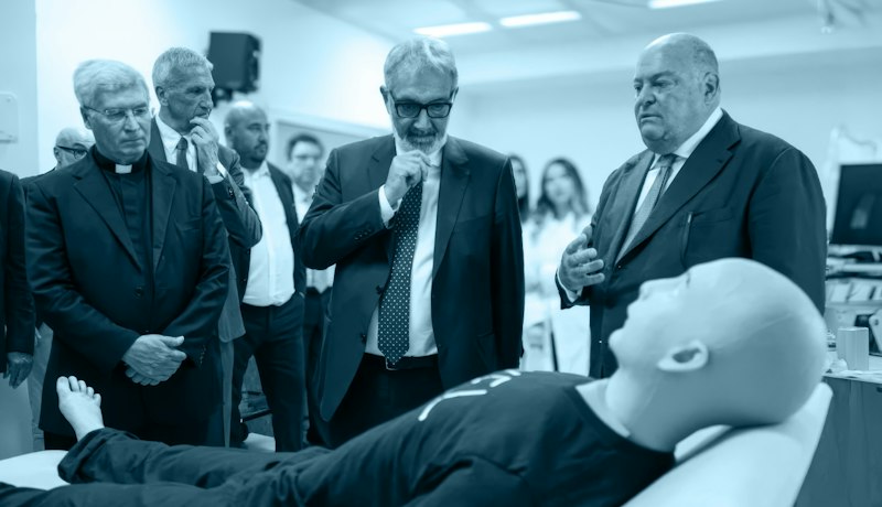 Il Presidente della Regione Lazio, Francesco Rocca, visita il Nuovo Centro di Simulazione Medica Avanzata CESMAT dell’UER