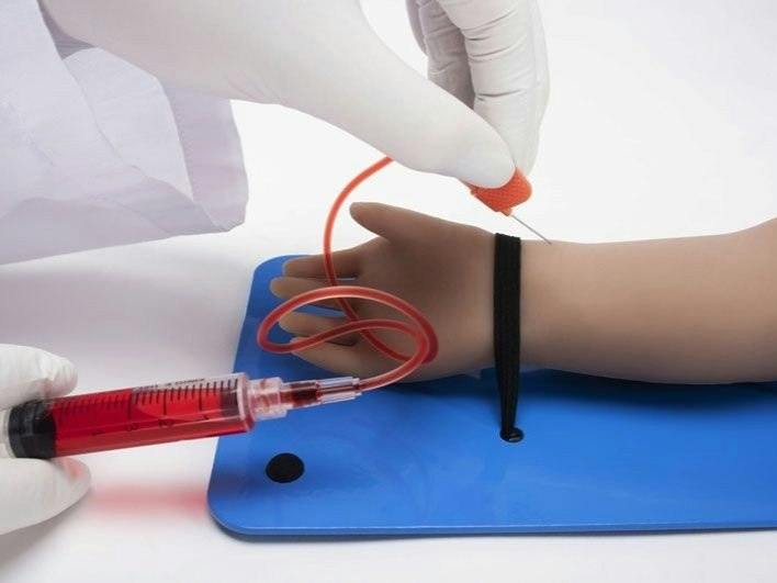 Braccio per Iniezione Venosa e Accesso Arterioso nel Neonato