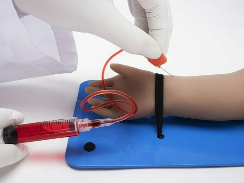 Braccio per Iniezione Venosa e Accesso Arterioso nel Neonato